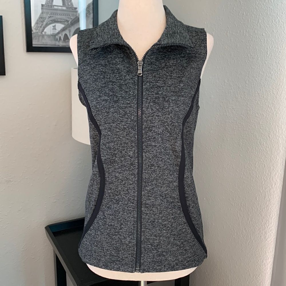 Under Armor sleeveless zip up black vest sz xs like new